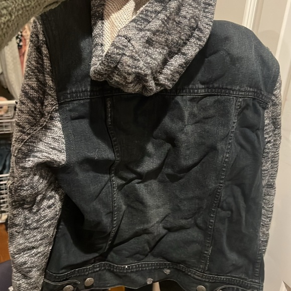 Free people distressed black jean jacket with long sleeve - Picture 6 of 7